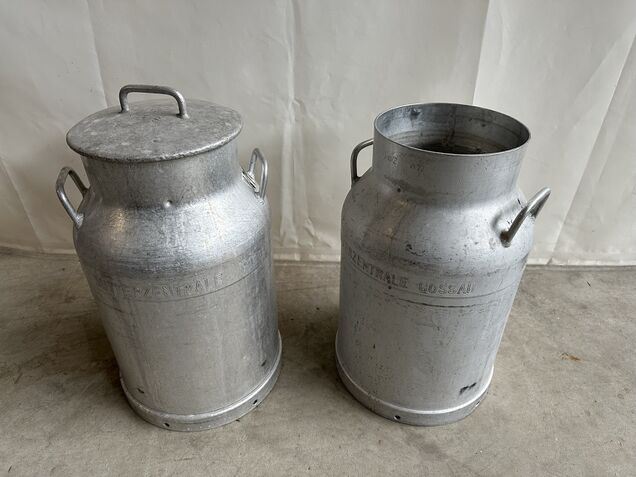 Milchkannen mit Deckel