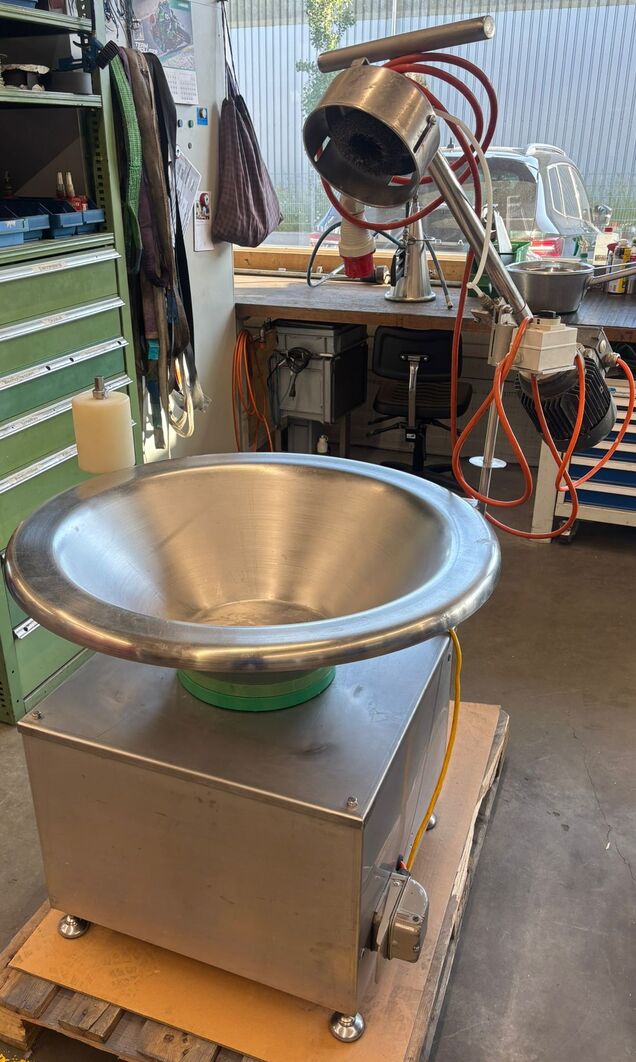 Emmentaler Theiler-Käsereinigungsmaschine KMP3