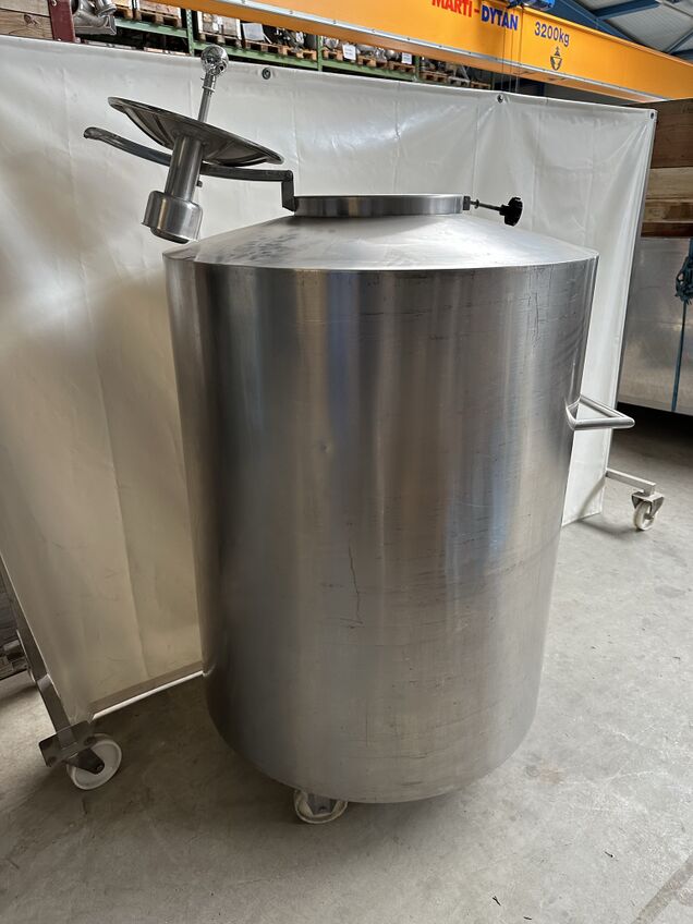 Tank rund, stehend, isoliert, fahrbar, 900l